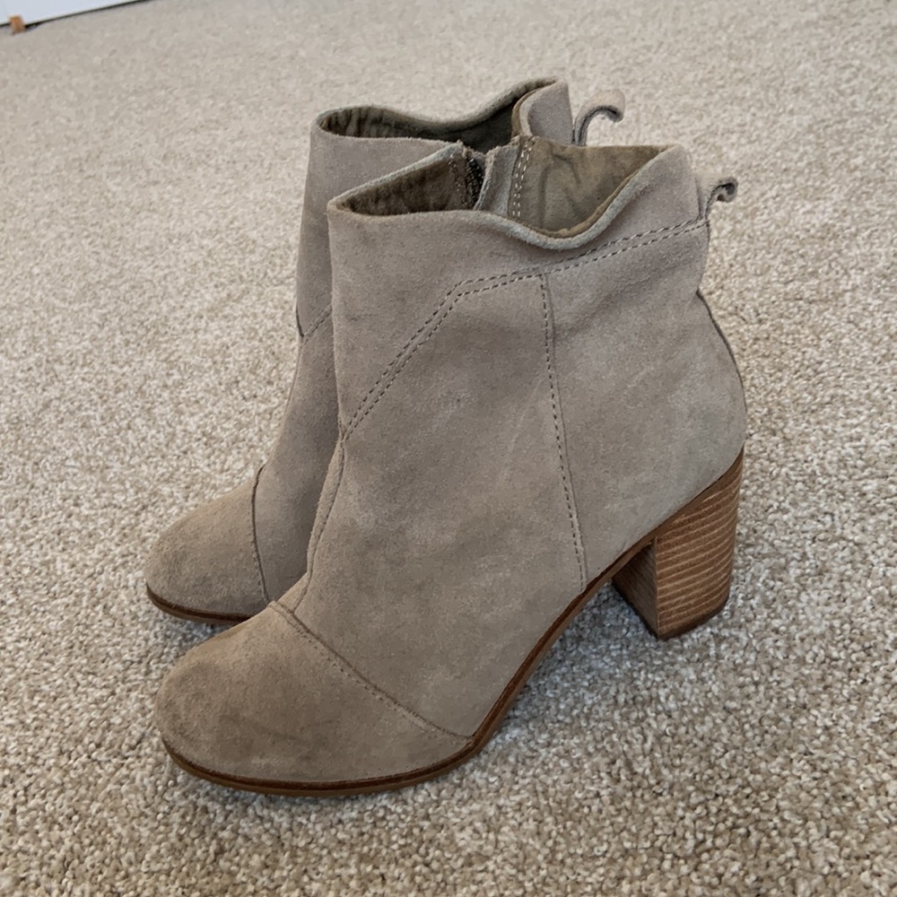 Toms Lanuda Suede taupe bootie - Picture 4 of 7